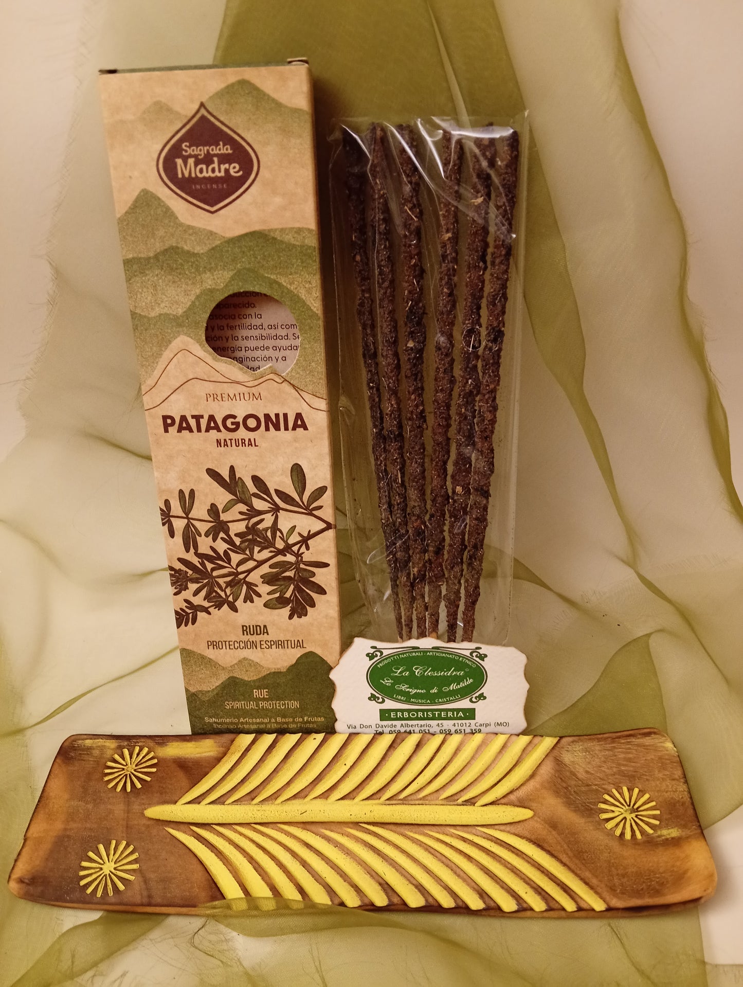 Incenso Sagrada Madre Ruda con portaincenso in legno e biglietto da visita - Erboristeria La Clessidra Carpi