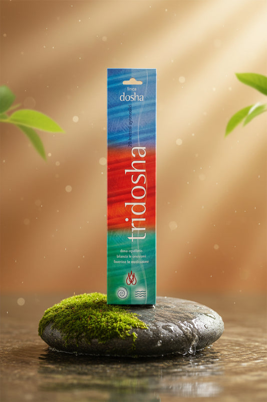 Astuccio incenso ayurvedico Linea Dosha Tridosha Dhanvantari su pietra di fiume tra muschio e acqua corrente di Erboristeria La Clessidra Carpi.