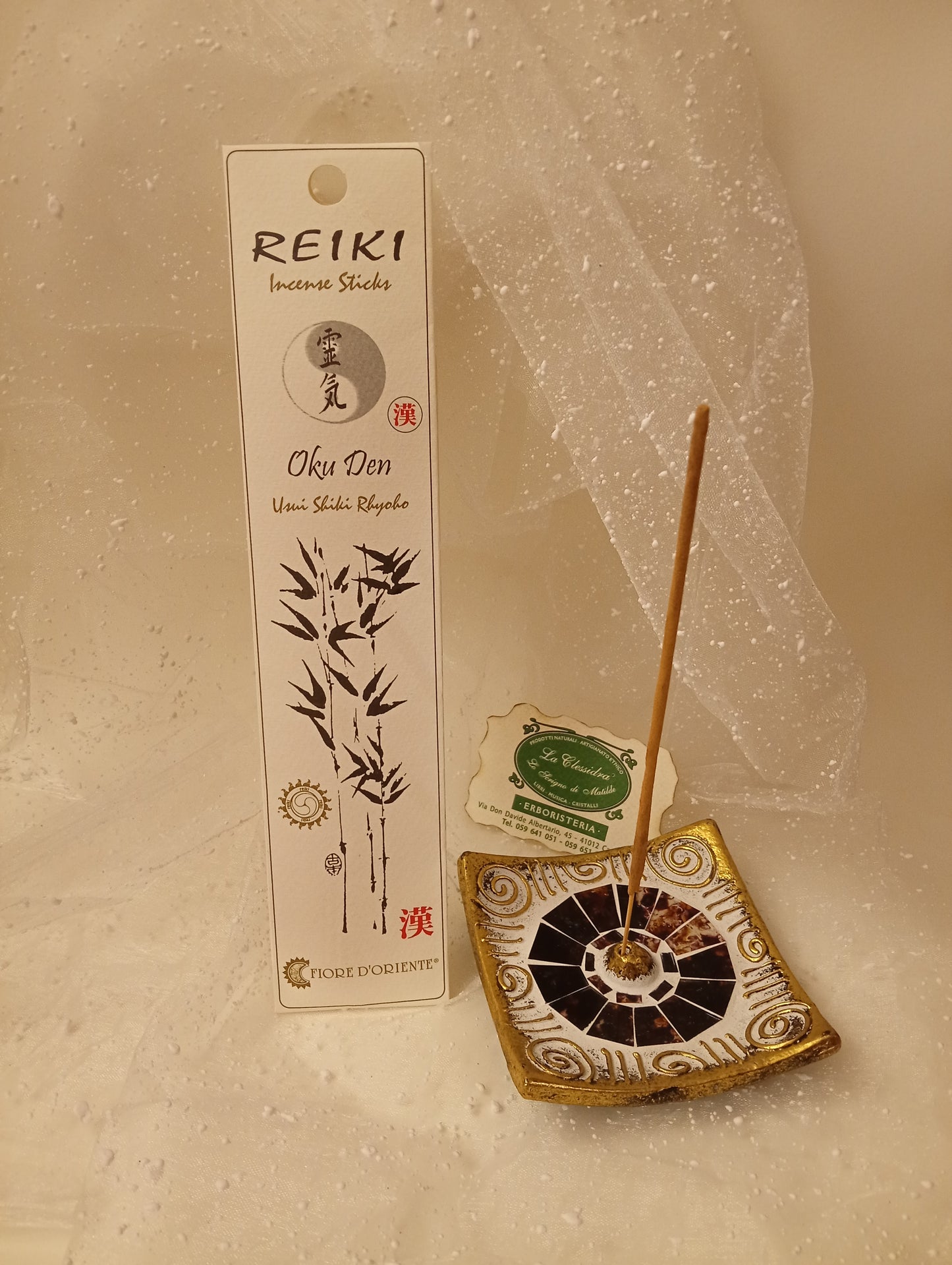Incenso Reiki Oku Den Fiore d'Oriente scatola e portaincenso su sfondo chiaro - Erboristeria La Clessidra Carpi