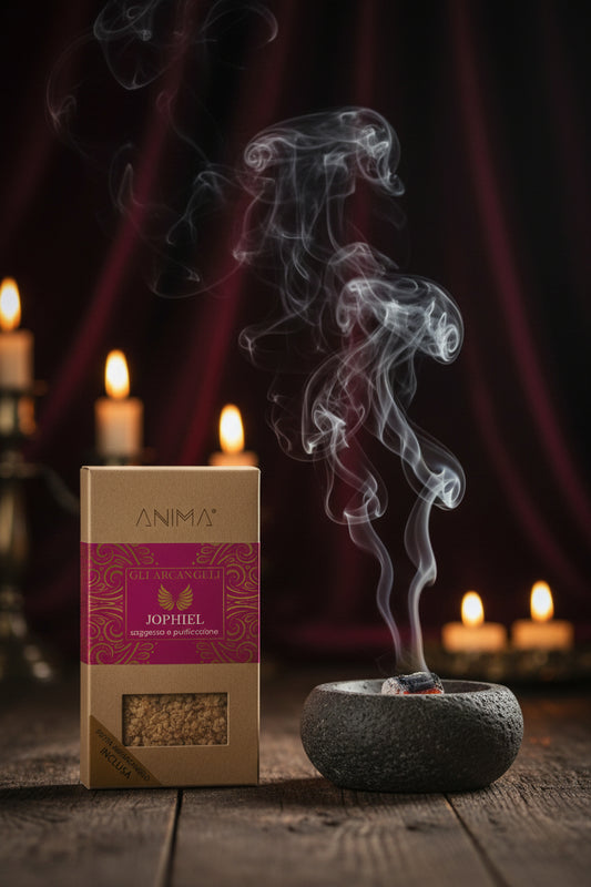 Incenso in Grani Anima Teos Arcangeli Jophiel scatola su legno scuro con fumo e sfondo velluto bordeaux - Erboristeria La Clessidra Carpi