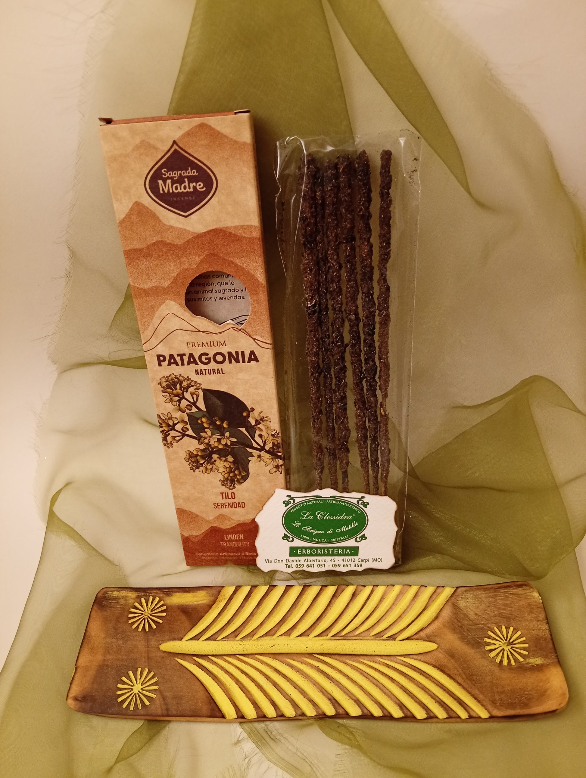 Incenso Sagrada Madre Tilo con portaincenso in legno e biglietto - Erboristeria La Clessidra Carpi