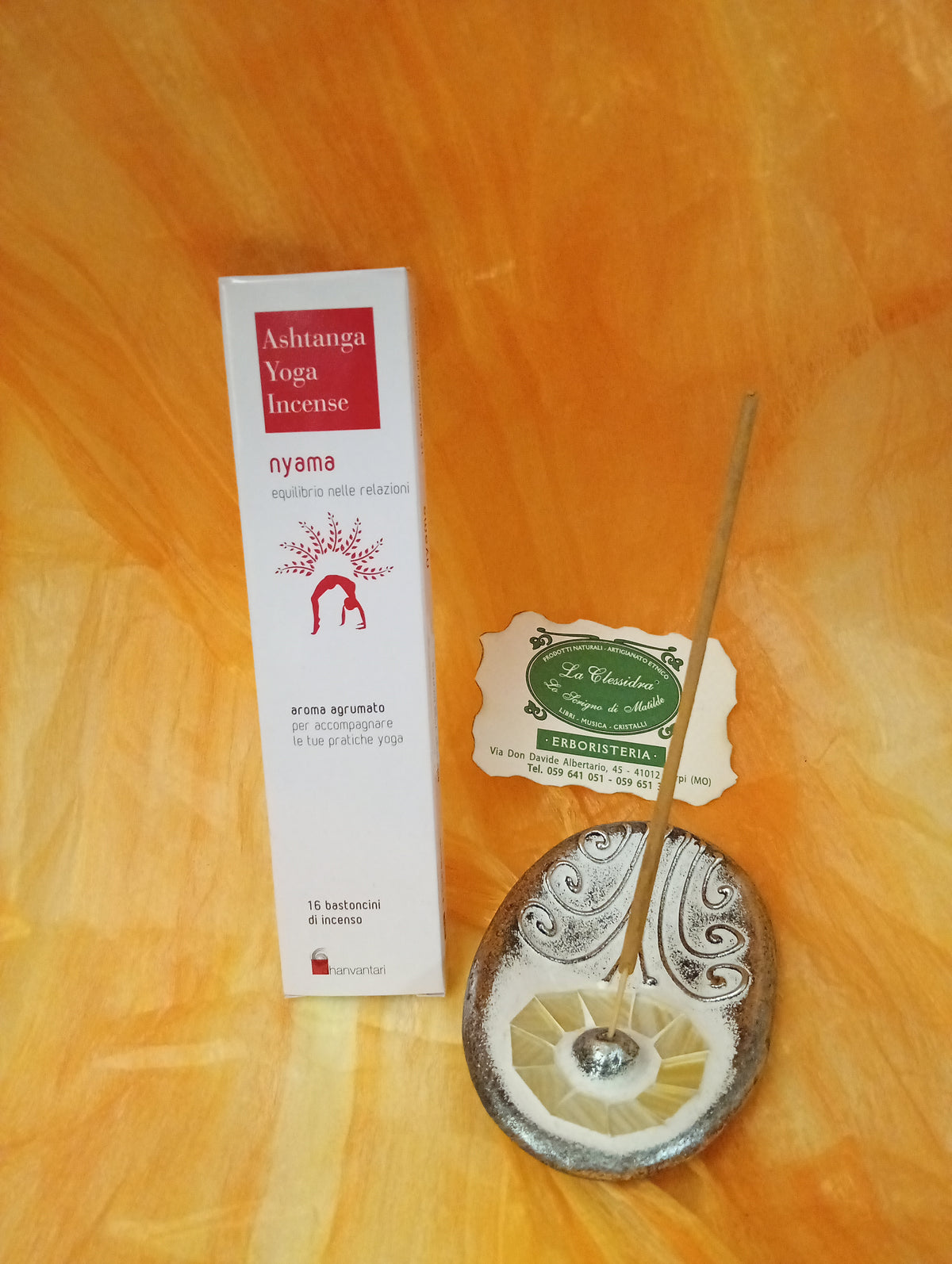 Incenso ayurvedico Nyama Equilibrio nelle relazioni Dhanvantari in portaincenso ovale con biglietto Erboristeria La Clessidra Carpi