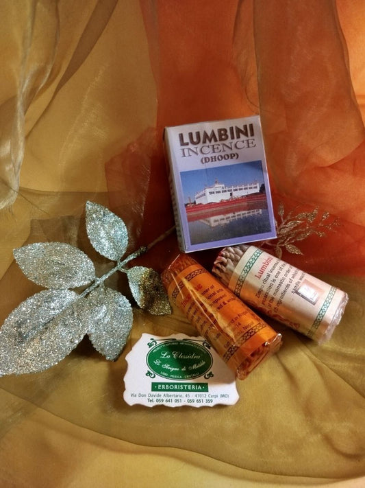 Incenso a corda nepalese Lumbini in confezione doppia, con scatola e contenuto esposto all’Erboristeria La Clessidra Carpi.