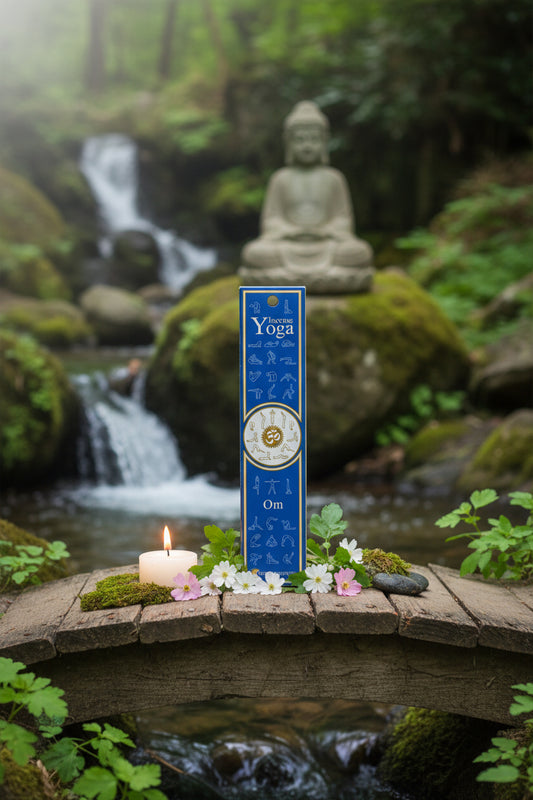 Confezione incenso naturale Om Fiore d'Oriente su ponticello di legno con candela, cascata e statua di Buddha La Cessidra.