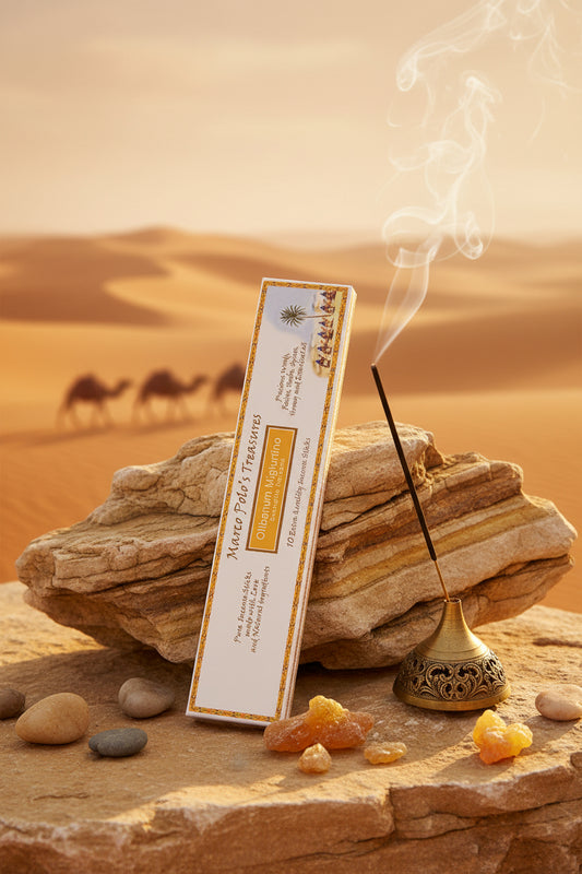 Incenso Olibanum Migiurtino resina Boswellia frereana Fiore d'Oriente Linea Marco Polo's Treasures su roccia nel deserto al tramonto con carovana, da Erboristeria La Clessidra Carpi.