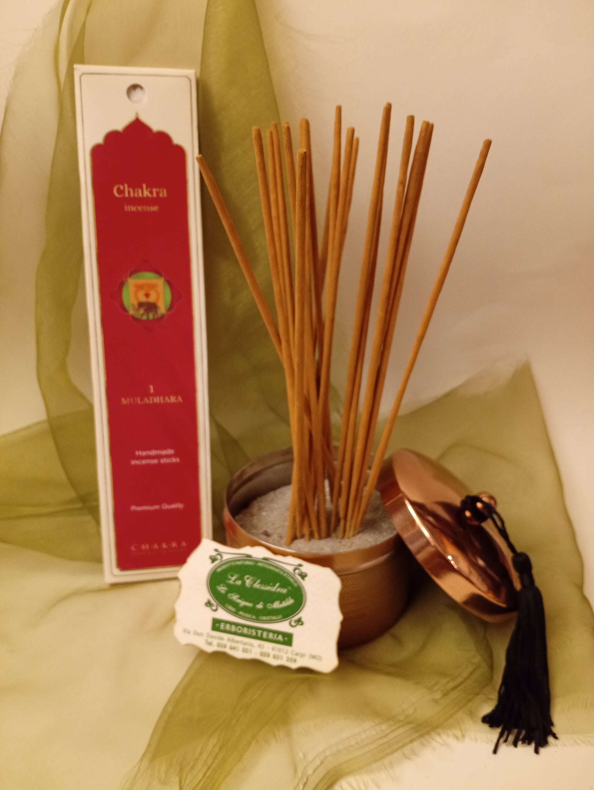Incenso Muladhara Fiore d'Oriente con portaincenso e stick nella sabbia – erboristeria La Clessidra Carpi