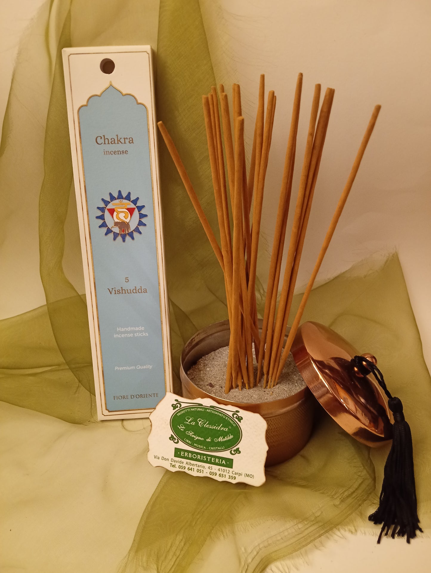 Incenso Vishuddha Fiore d'Oriente con portaincenso e stick nella sabbia – Erboristeria La Clessidra Carpi