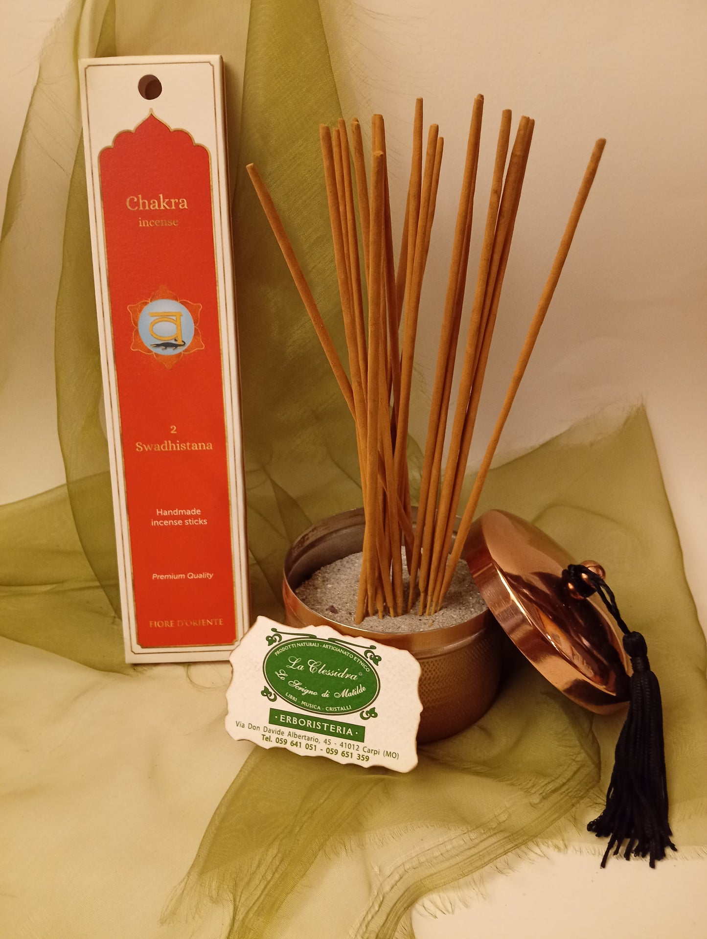 Incenso Svadhisthana Fiore d'Oriente con portaincenso e stick nella sabbia – Erboristeria La Clessidra Carpi