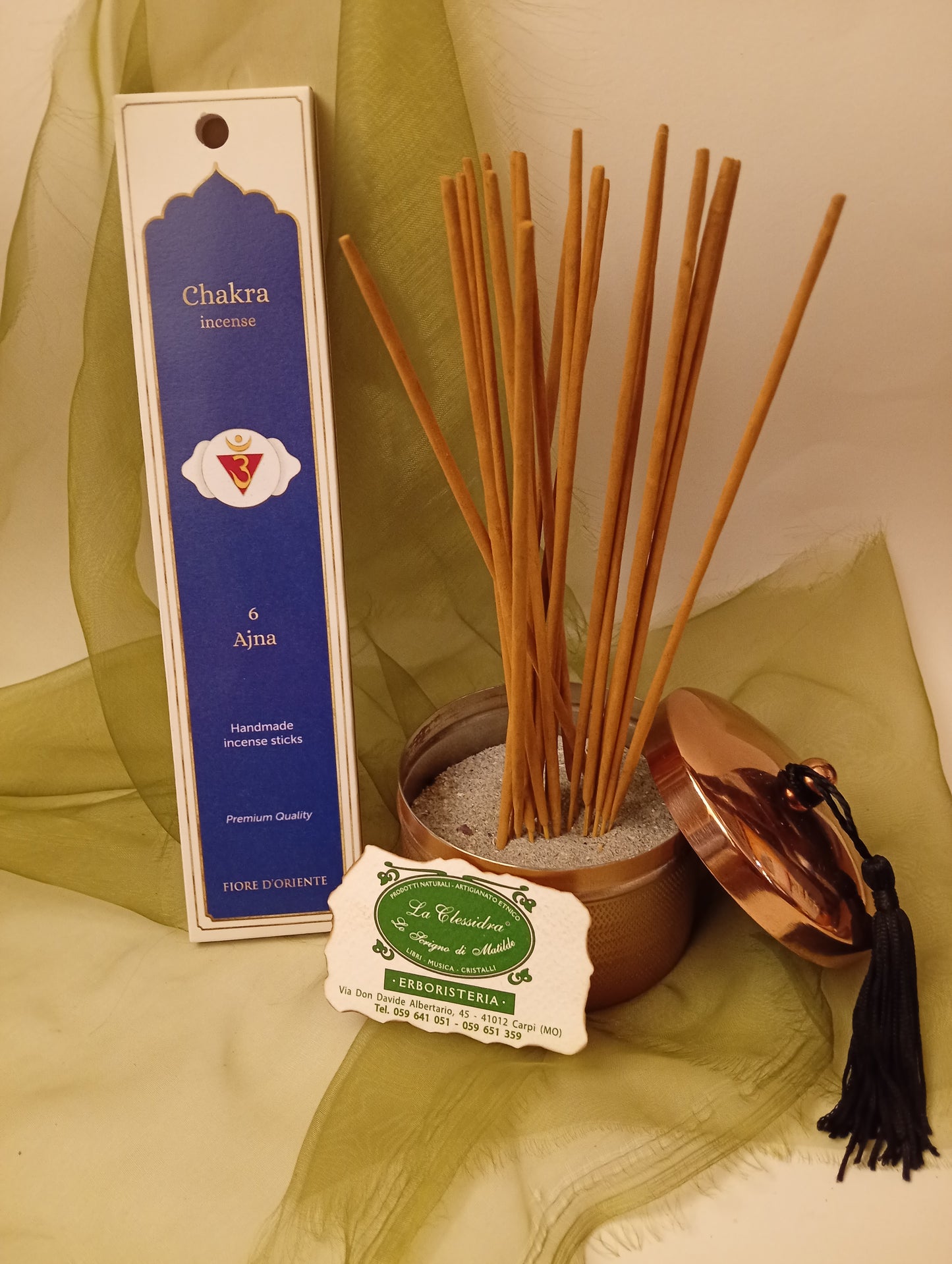 Incenso Ajna Fiore d'Oriente con portaincenso e stick nella sabbia – Erboristeria La Clessidra Carp