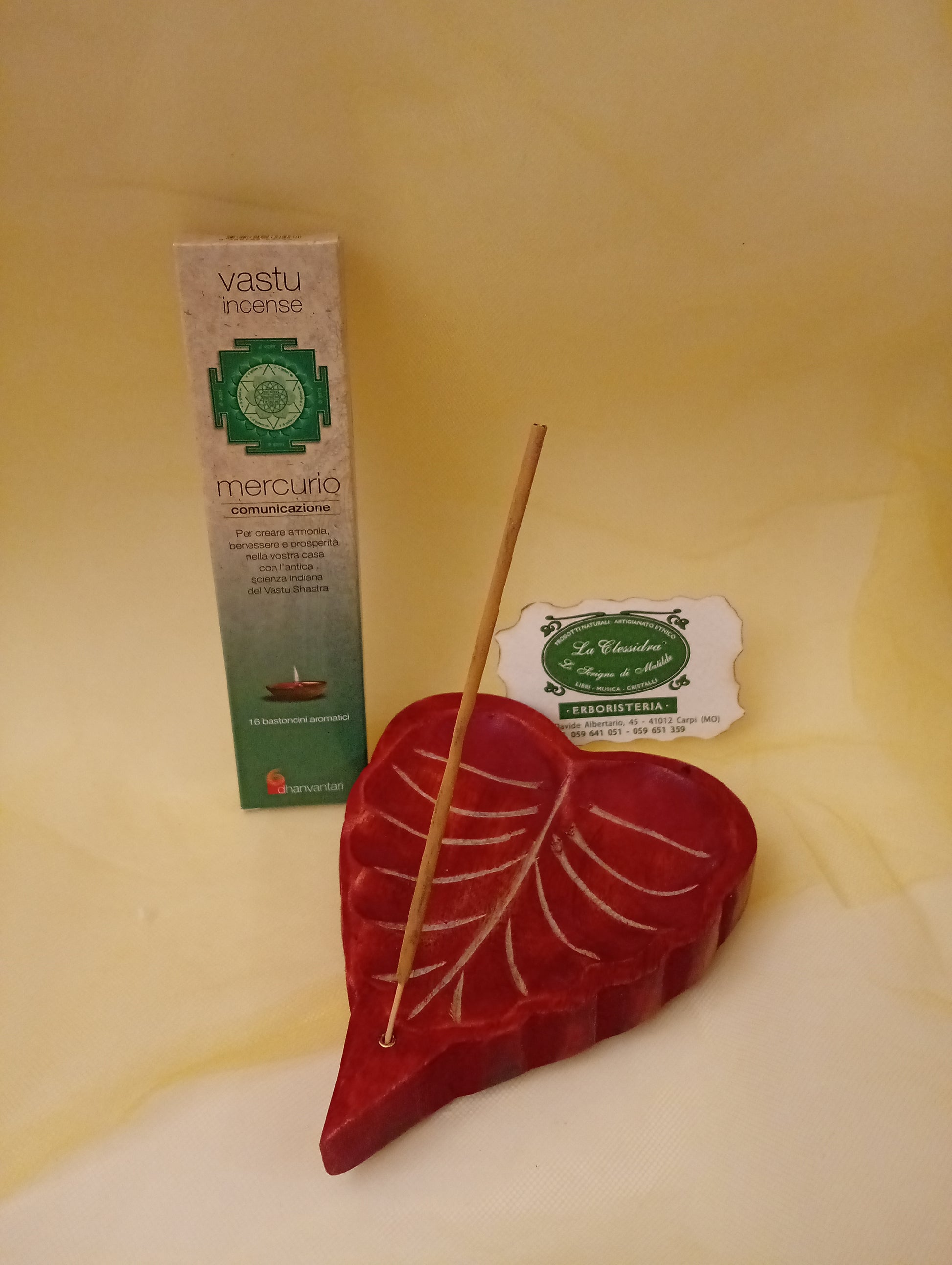 Incenso ayurvedico Mercurio Comunicazione Dhanvantari in portaincenso a foglia rosso con biglietto da visita da Erboristeria La Clessidra Carpi