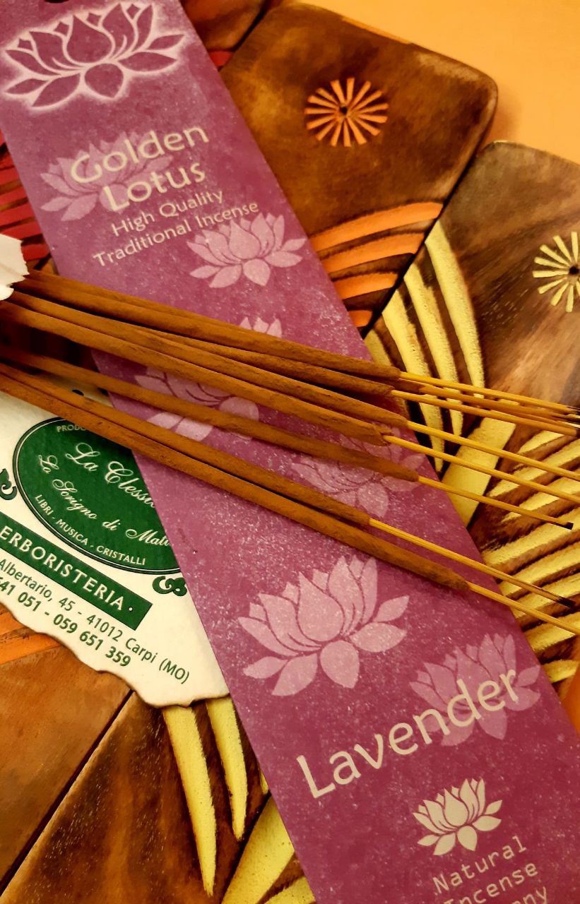 INCENSO IN STICK  GOLDEN LOTUS: LAVENDER (LAVANDA)
