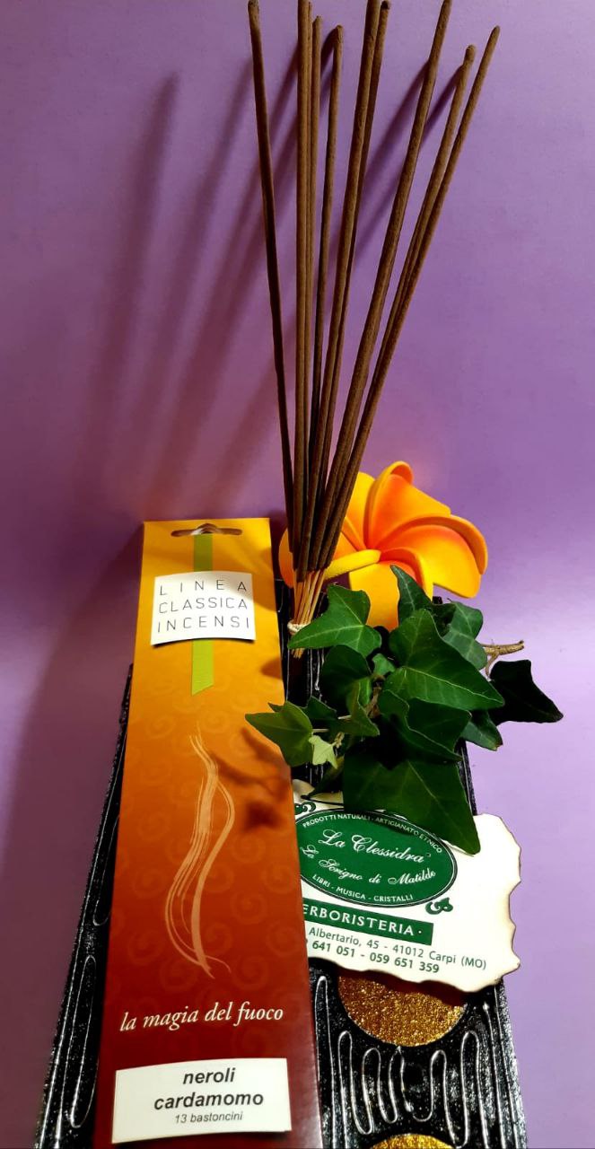 Incenso in stick tradizionale Dhanvantari: neroli e cardamomo