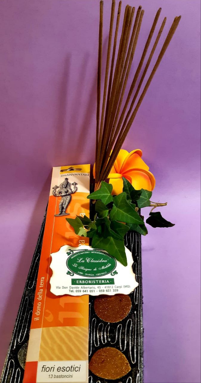 Incenso in stick tradizionale Dhanvantari: fiori esotici