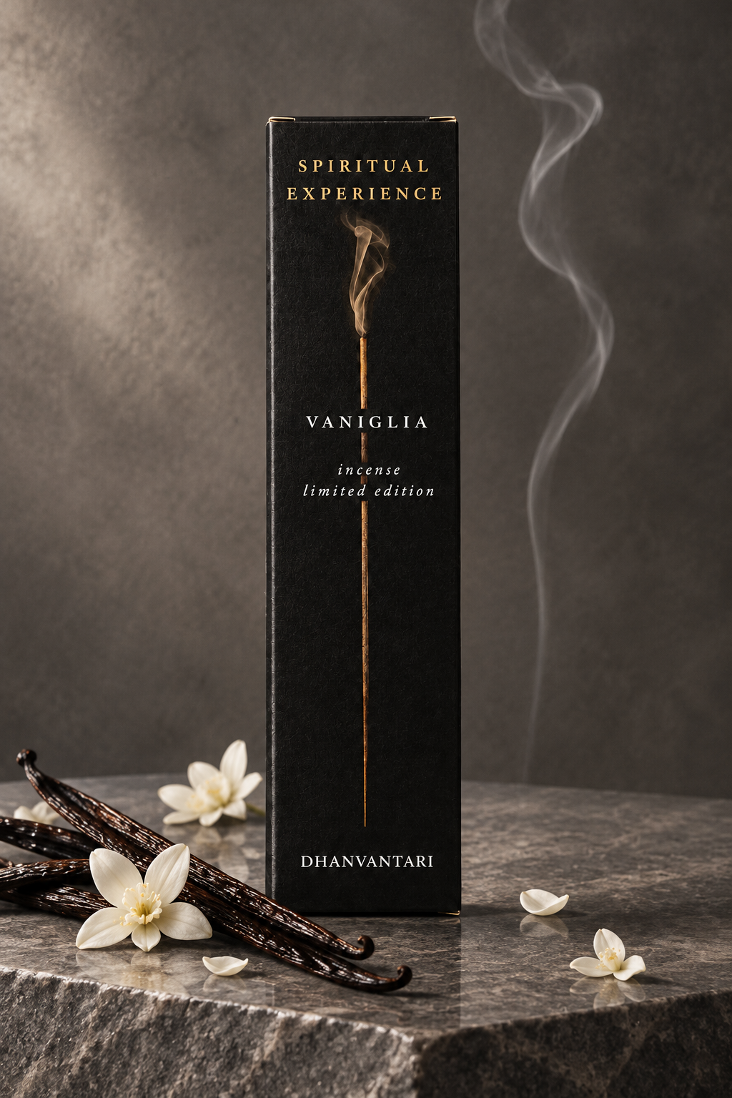  Astuccio rettangolare di Incenso Spiritual Experience Vaniglia Dhanvantari in verticale su lastra di pietra grigia davanti a parete scura con baccelli di vaniglia, da Erboristeria La Clessidra Carpi